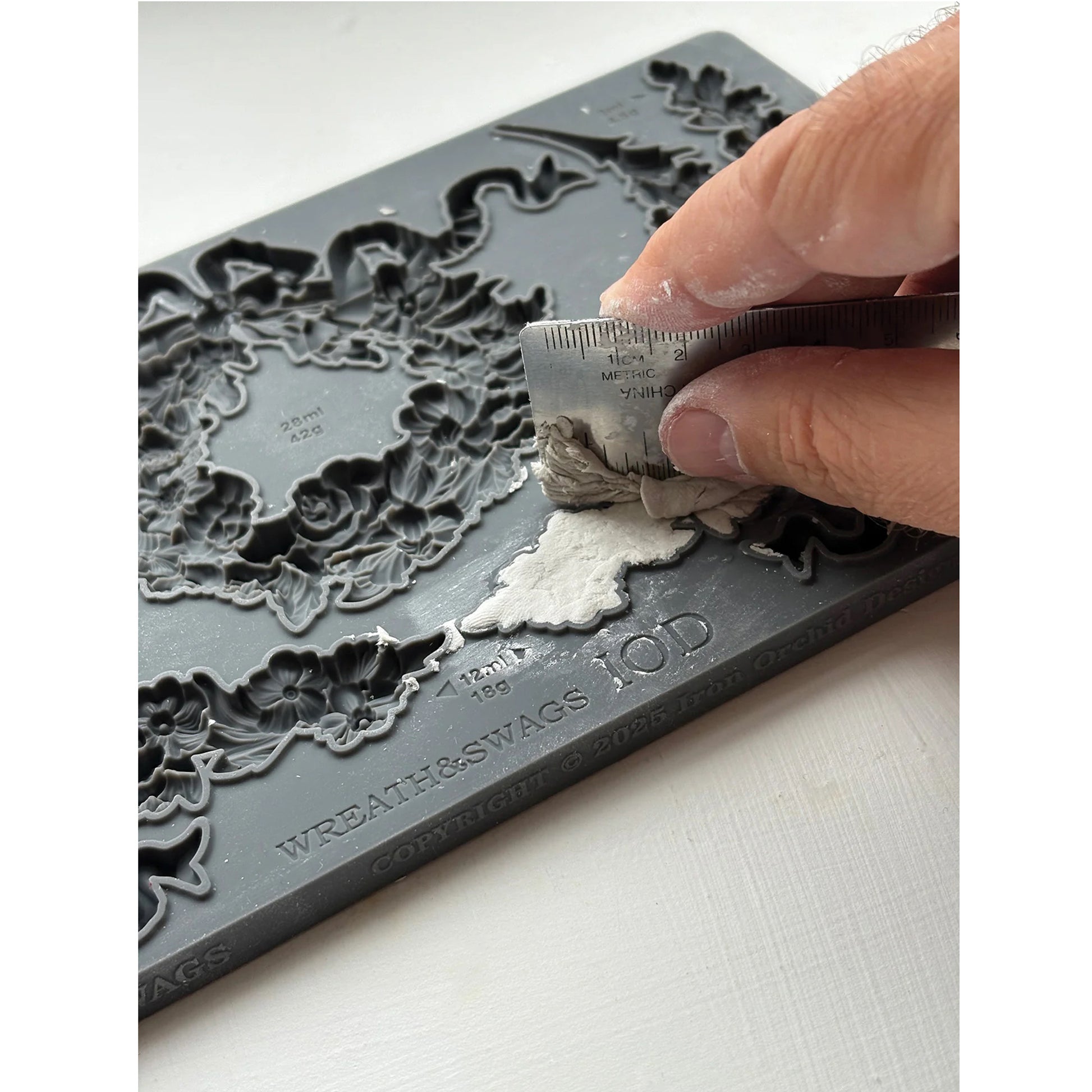 IOD Wreath & Swags Decor Mould - Iron Orchid Designs - Spring 2026